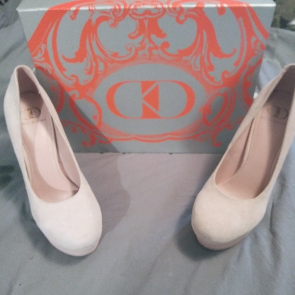 High heels - Picture 5 of 16